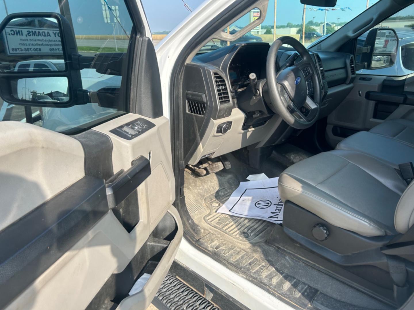 2021 White /Grey Ford F-250 SD King Ranch Crew Cab 4WD (1FT7W2B66ME) with an 6.2L V8 OHV 16V engine, 6A transmission, located at 1687 Business 35 S, New Braunfels, TX, 78130, (830) 625-7159, 29.655487, -98.051491 - Photo#9